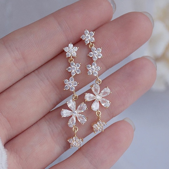 Romantic Sweet Long Flower Shaped Stud Earrings With Bling AAA Zirconia - Picture 6 of 8